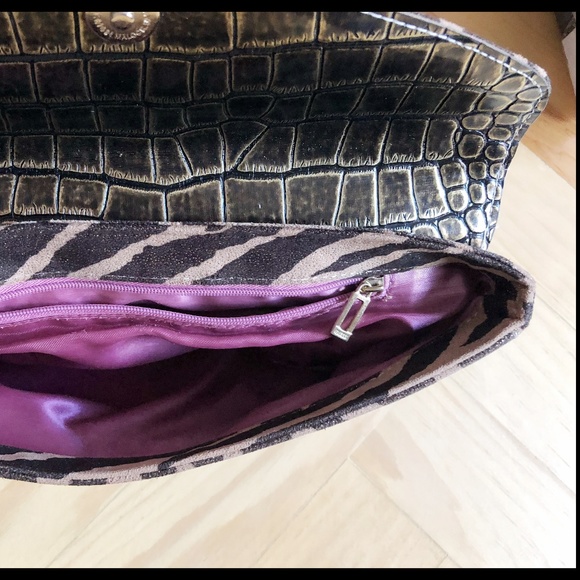 Guess Animal Print Clutch Purse Gold/Black - Picture 4 of 4